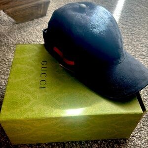 Women’s Gucci hat, size large black still have box good condition
